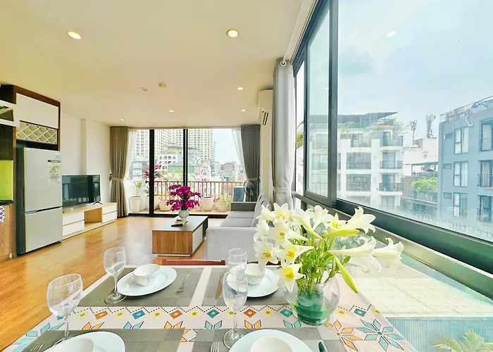 Hanoi Home 4 - Cheap Price 2 Bedroom Apartment Near West Lake